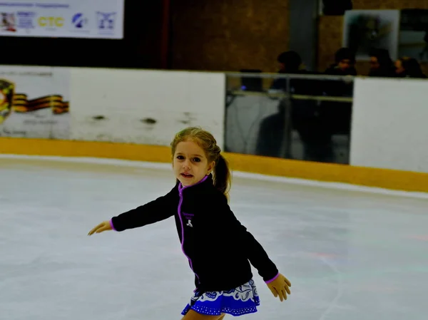 Des Enfants Patinoire Astrakhan Russie Novembre 2019 — Photo