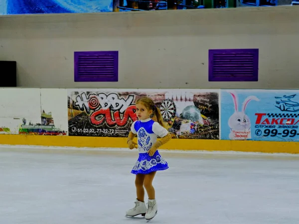 Bambini Alla Pista Pattinaggio Astrakhan Russia Novembre 2019 — Foto Stock
