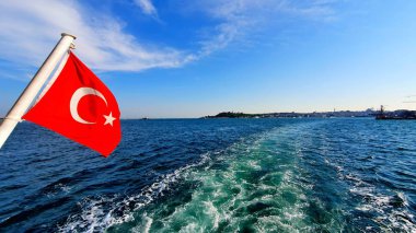 Deniz Burnu ve gemide tasarım için Türk bayrağı.