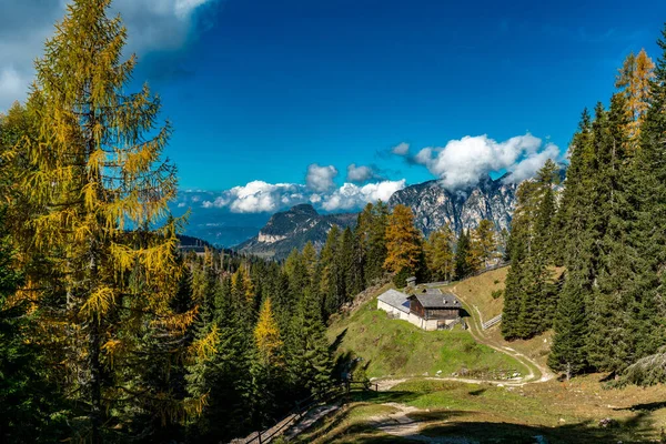 Vue panoramique du Voelseggspitz, Hammerwand et Mittagskofel — Photo