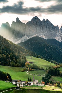 Santa Maddalena 'daki ünlü St. Magdalena kilisesinde gün doğumu
