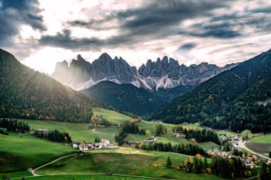 Santa Maddalena 'daki ünlü St. Magdalena kilisesinde gün doğumu