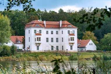 Berlin, Almanya -26 Eylül 2019: Grunewald Şatosu manzarası