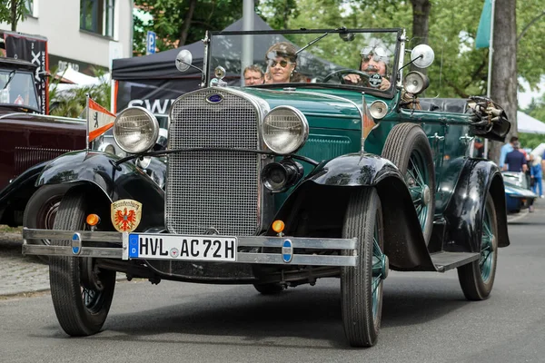 Welfenallee Berlin Germany June 2018 Green Ford Cabrio Annual Oldtimer — Stockfoto