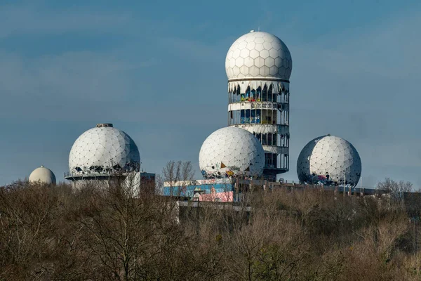 Grunewald Berlim Alemanha Março 2020 Vista Teufelsberg Com Antiga Estação — Fotografia de Stock