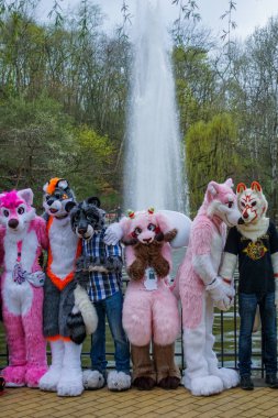 Volkspark Friedrichshain, Berlin, Almanya - 14 Nisan 2018: Berlin 'deki Volkspark Friedrichshain' de Avrupa kürklü yürüyüşü