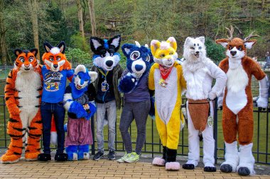 Volkspark Friedrichshain, Berlin, Almanya - 14 Nisan 2018: Berlin 'deki Volkspark Friedrichshain' de Avrupa kürklü yürüyüşü