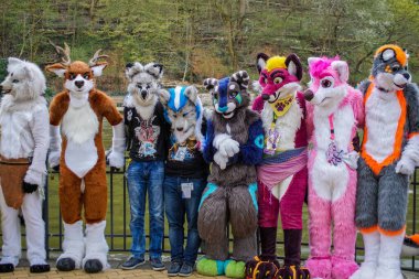 Volkspark Friedrichshain, Berlin, Almanya - 14 Nisan 2018: Berlin 'deki Volkspark Friedrichshain' de Avrupa kürklü yürüyüşü