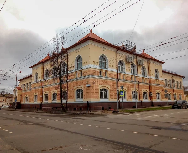 Rybinsk, Rússia Casa velha na pequena cidade russa de Rybinsk — Fotografia de Stock