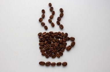 Kahve çekirdeği. Beyaz arka planda izole edilmiş. Doğal kahve.