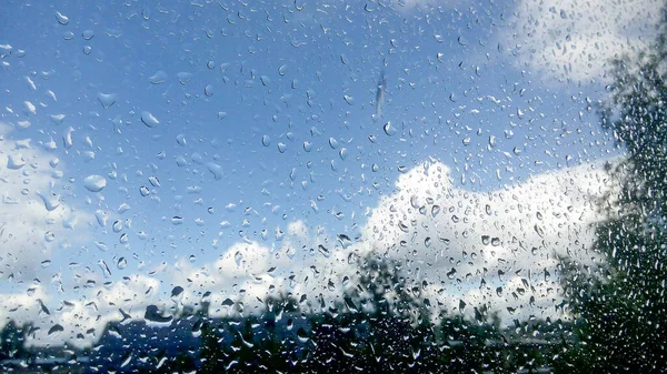 Waterdruppels Achtergrond Regen Druppels Een Ruit Bij Regenachtig Weer Valt — Stockfoto