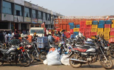 Tipik bir Hint sebze pazarı.