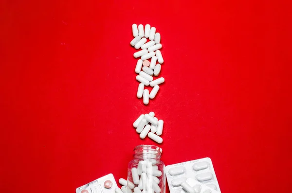 Exclamation Mark Made Pills Isolated Red Background Flat Lay Top — Stock Photo, Image