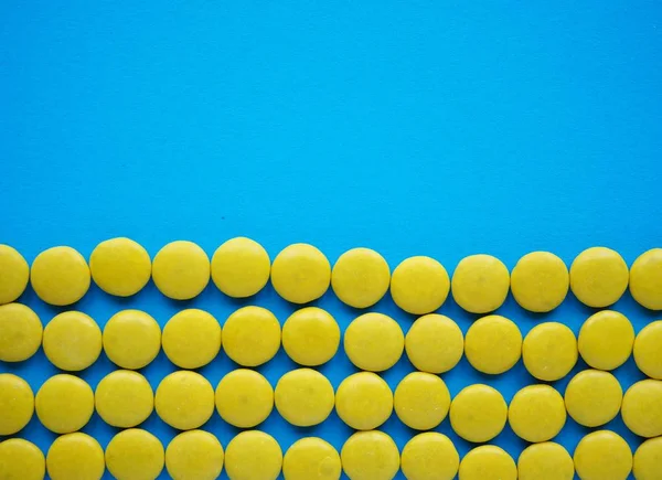 Bandera Ucrania Caramelo Amarillo Sobre Fondo Azul — Foto de Stock