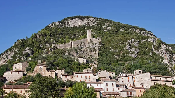 Ferentillo, Precetto en de ruïnes van zijn vesting — Stockfoto