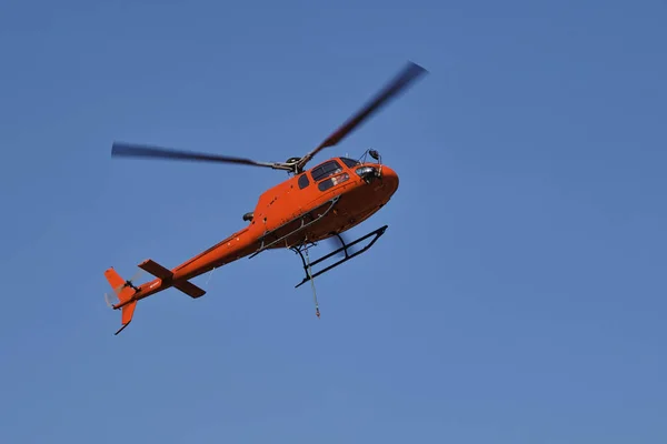 Helikopter Flygning Blå Himmel — Stockfoto