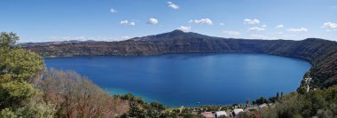 Castel Gandolfo 'nun Albano Gölü Manzarası
