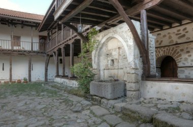 Eski vintage taş çeşme