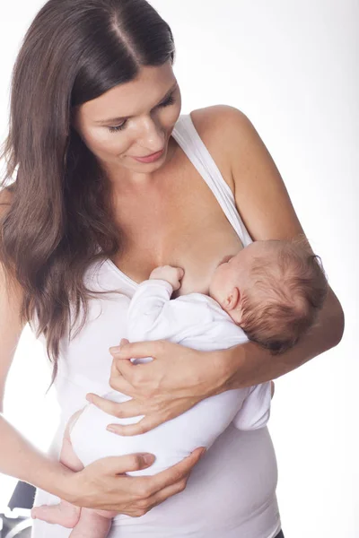 Allattamento al seno - giovane mamma . — Foto Stock