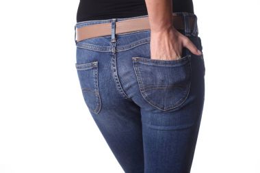 Genç kadın samimi bir sorun yaşıyorsanız.