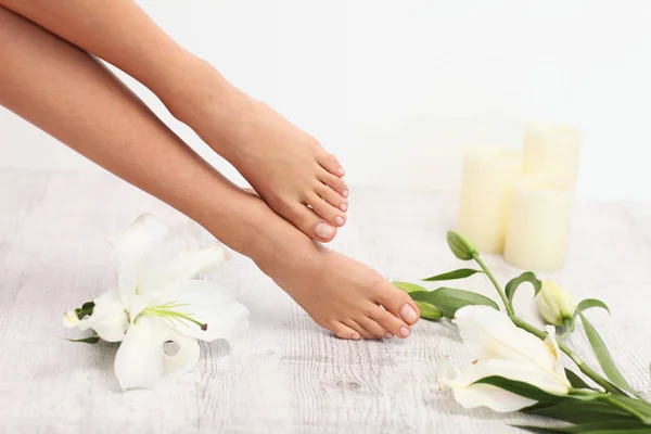 Pernas bonitas. Pedicure . — Fotografia de Stock