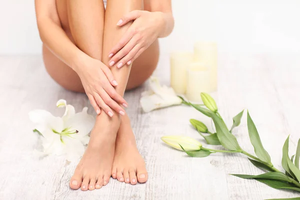 Beautiful legs. Pedicure. — Stock Photo, Image