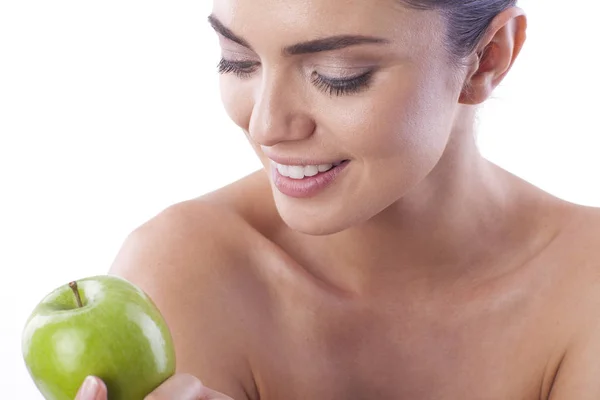 Schöne Frau mit grünem Apfel. — Stockfoto