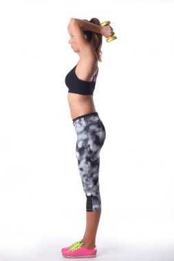 Sportif kadının onu egzersiz yapması.