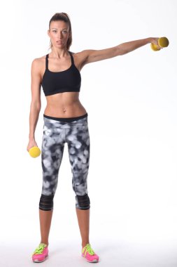 Sportif kadının onu egzersiz yapması.