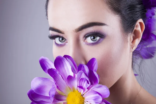 Make Trendy Purple New Black Beauty Shoot Purple Flowers — Stock Photo, Image