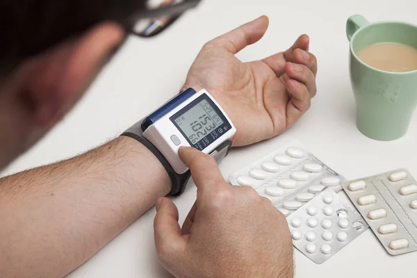 Man Examining Blood Pressure High Blood Pressure — Stock Photo, Image