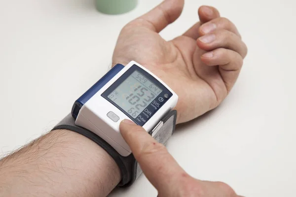 Man Examining Blood Pressure High Blood Pressure — Stock Photo, Image