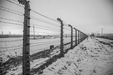 Dikenli tel çit Auschwitz II-Birkenau. Üzücü geçmişi.