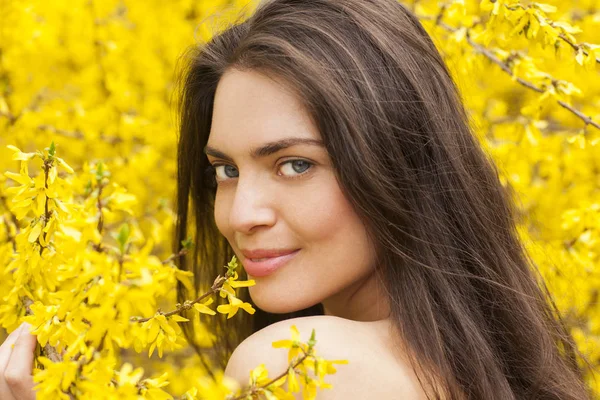 Young Woman Flowered Yellow Garden Spring Time — Stock Photo, Image