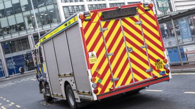 Londra mı? Birleşik Krallık 25.11.2019. Victoria Tren İstasyonunda İngiliz ulaşım polisi kamyonu.