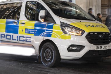 Londra Birleşik Krallık. 24.11.2019. Sokaktaki polis arabası..