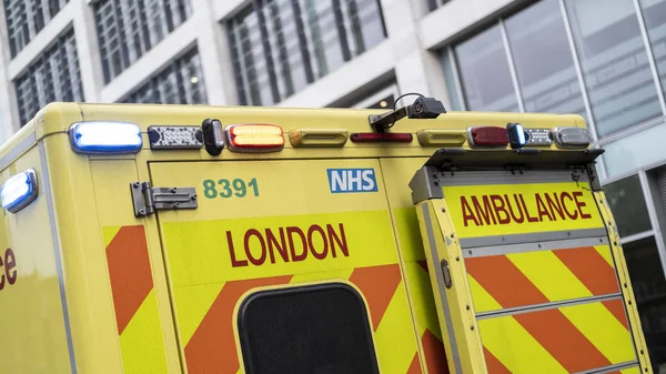 Londra Regno Unito 2019 Ambulanza Alla Stazione Ferroviaria Victoria — Foto Stock