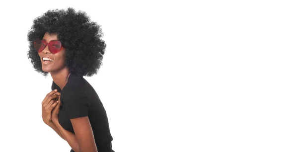 Sorrindo Afro Menina Óculos Vermelhos Camisa Preta — Fotografia de Stock