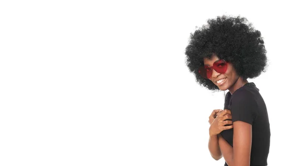 Glimlachend Afro Meisje Rode Bril Zwart Shirt — Stockfoto