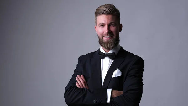 Bonito Homem Caucasiano Com Barba Terno Preto Clássico — Fotografia de Stock