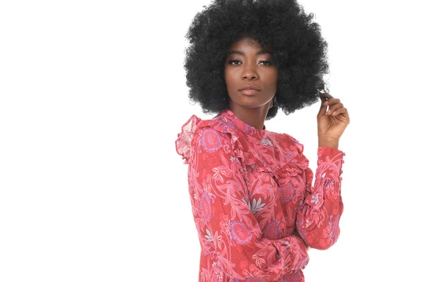 Beuatiful Afro American Model Dalam Gaun Mini Merah Muda Membuat — Stok Foto