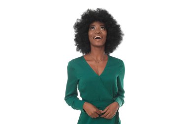 Güzel ve komik bir model, açık ağızla yukarı bakıyor..