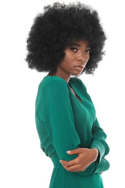 Елегантна Афроамериканська Модель Зеленому Платті Виглядає Дуже Гламурно — стокове фото