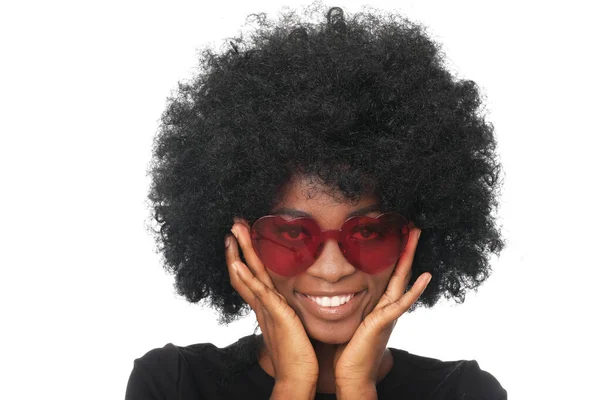 Modelo Africano Feliz Cabelos Super Afro Óculos Forma Coração Parecendo — Fotografia de Stock