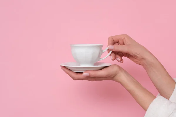 분홍색 배경에 한잔을 배터리 — 스톡 사진