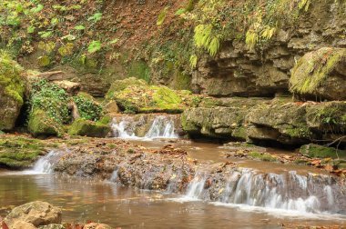 Taş adımları ve Deresi