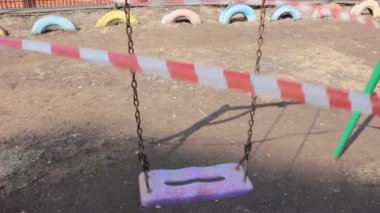 Özel bantla çevrili oyun alanları, park kordonu