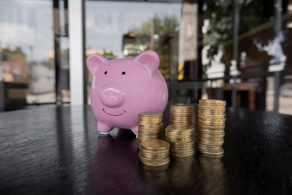 Pink piggy bank with coin pile, step up growing business to success and saving for retirement  concept — Stock Photo, Image