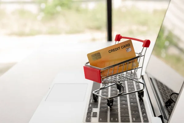 Cartão Crédito Carrinho Teclado Laptop Ideias Sobre Compras Online — Fotografia de Stock