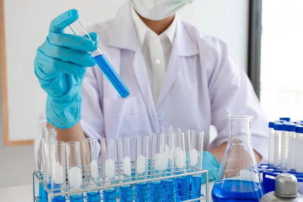 Los Científicos Médicos Han Experimentado Con Productos Químicos Líquidos Vitro — Foto de Stock